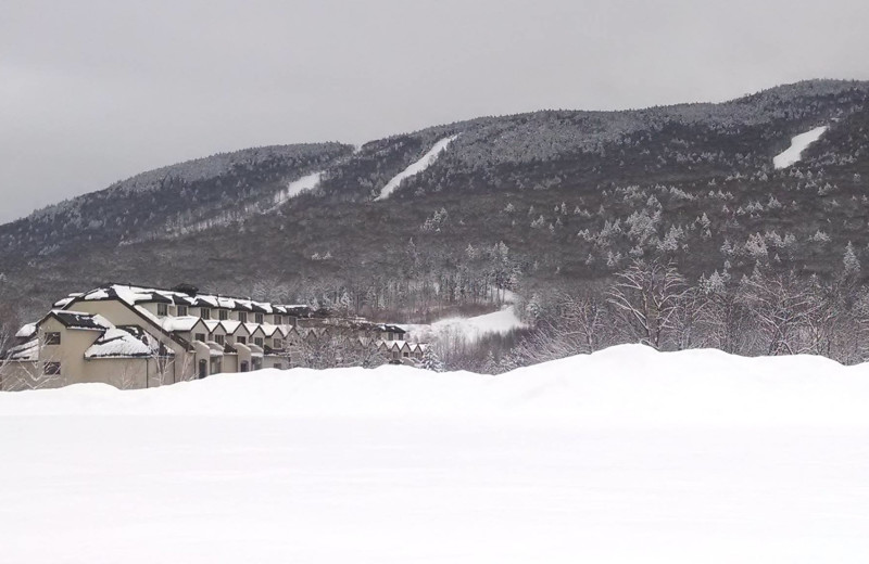 Exterior view of Rivergreen Resort.