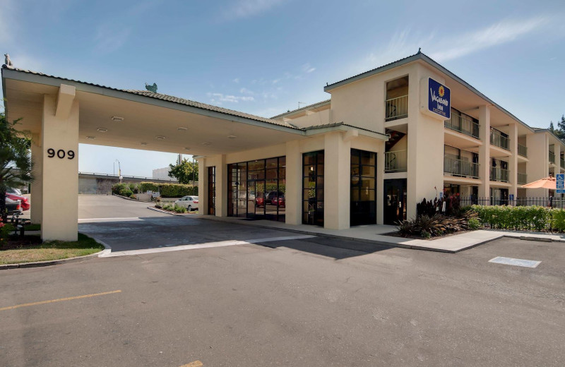 Exterior view of Vagabond Inn Sacramento Oldtown Executive.