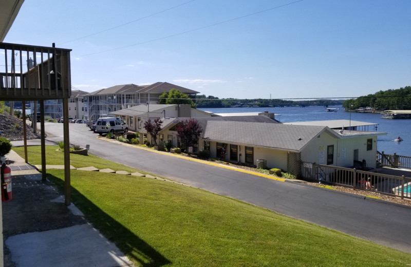 Exterior view of Robin's Resort.