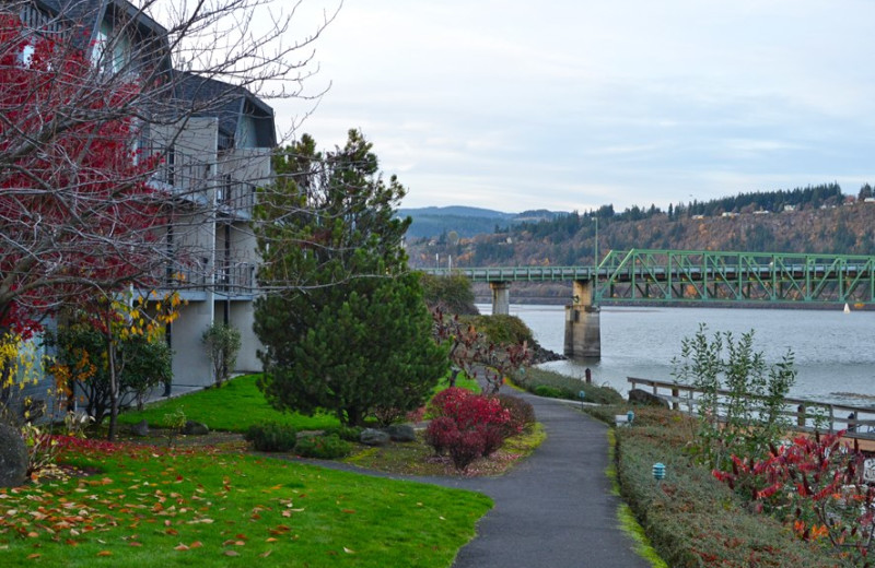 Walking Trails at  Hood River Inn 