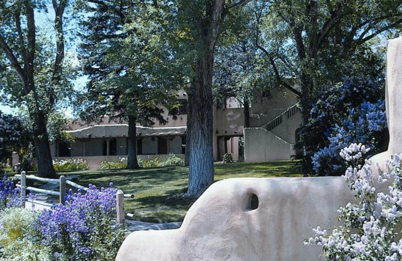 Exterior view of Inn on La Loma Plaza.