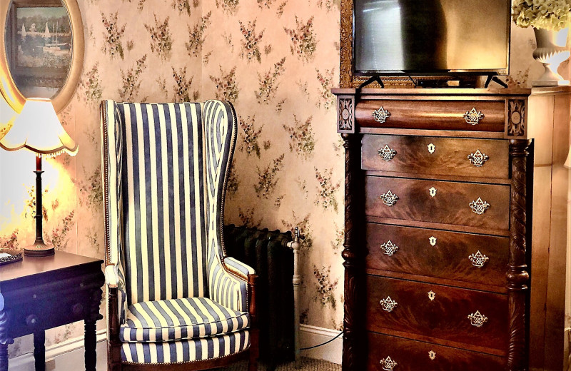 Guest room at Harbour Towne Inn on the Waterfront.