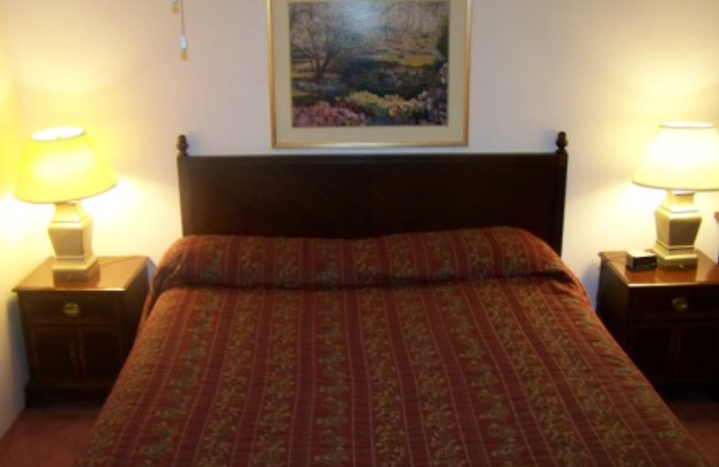 Guest Room at Golden Knight Inn