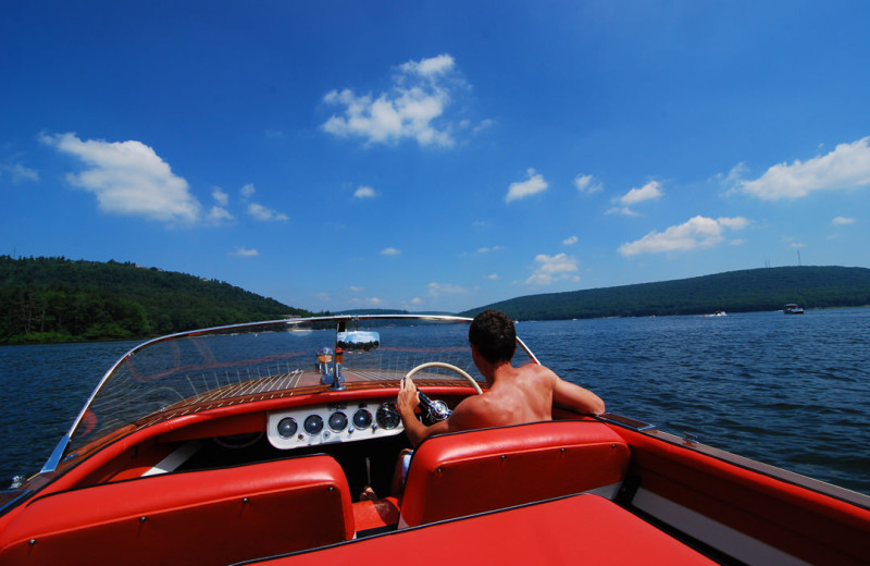 Boating at Railey Mountain Lake Vacations.