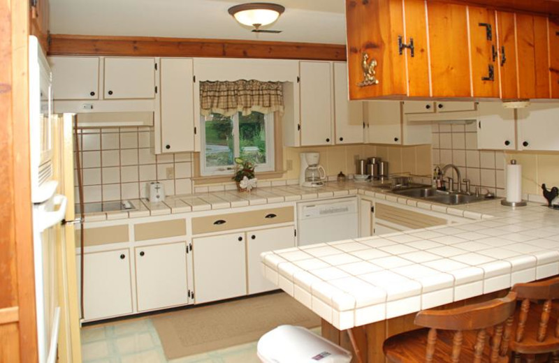 Cottage kitchen at Greenbrier River Retreat.