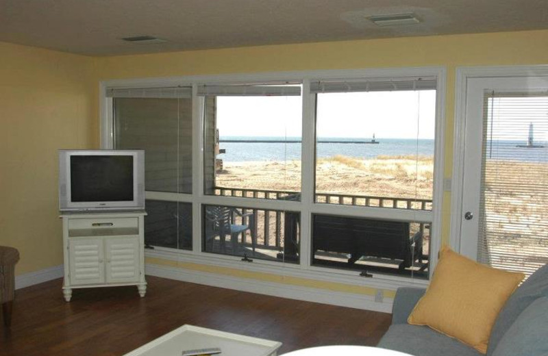 Living room at Harbor Lights Resort.