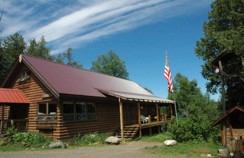 Exterior view of Heston's Lodge.