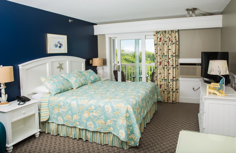 Guest room at Strawberry Hill Seaside Inn.