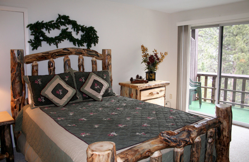 Guest bedroom at Fawn Valley Inn.