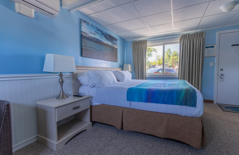 Guest room at Footbridge Beach Motel.