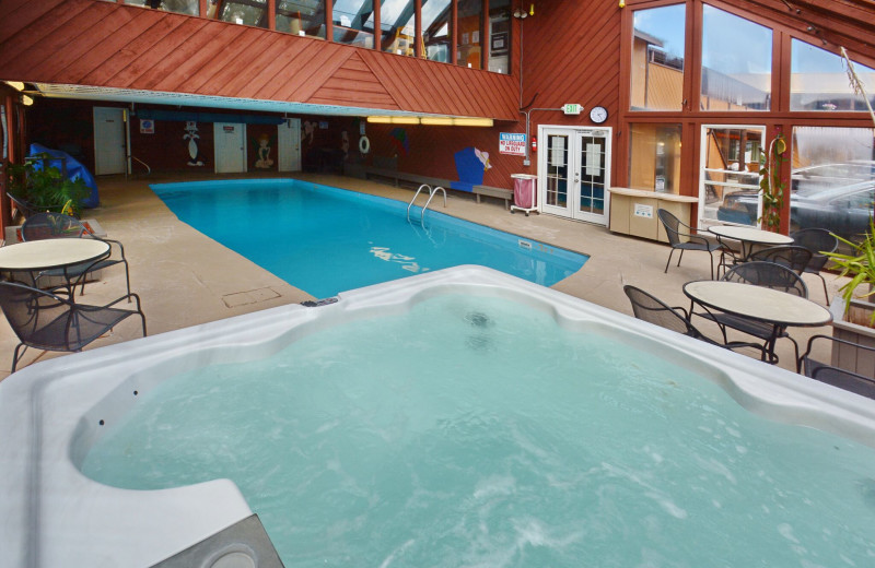 Hot tub at Murphy's River Lodge.