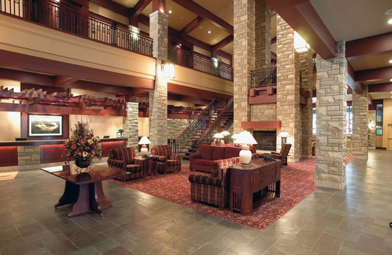 Lobby area at DoubleTree Fallsview.