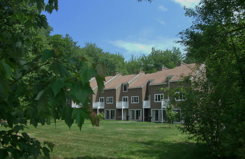 Exterior view of Cathedral Ledge Resort.