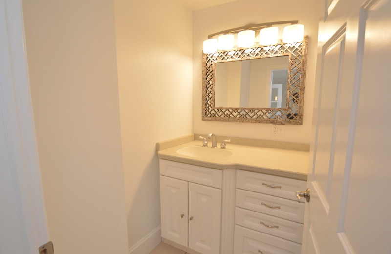 Guest bathroom at Waters Edge B&B Resort.