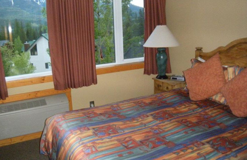 Guest room at Lizard Creek Lodge.