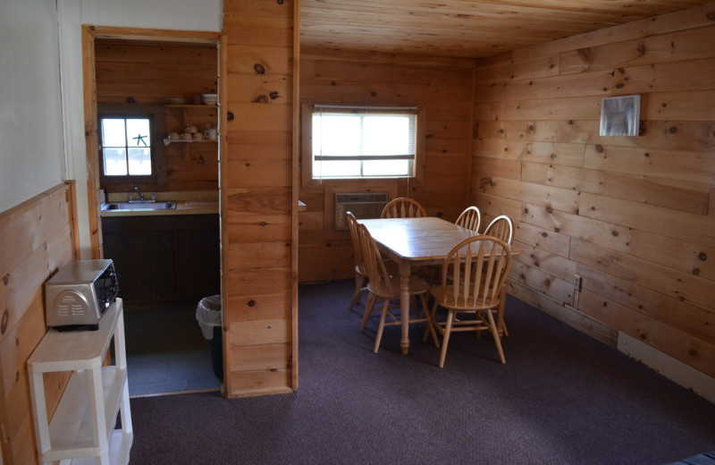 Cottage dining area at Twin Pines Resort.