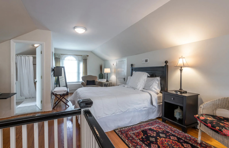 Guest room at The 5th Street Inn.