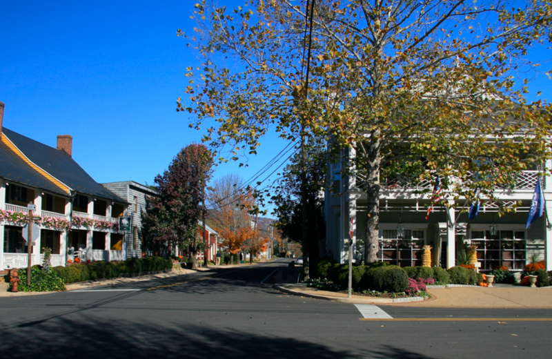 Town near Foster Harris House Bed & Breakfast.