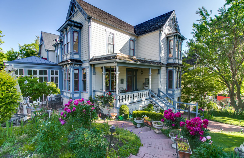 Exterior view of Winchester Country Inn.