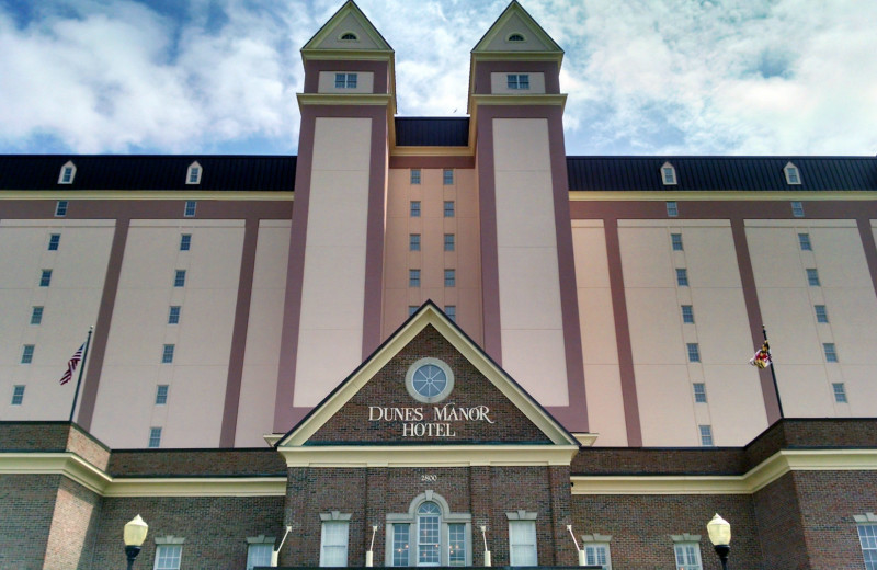 Exterior view of Dunes Manor Hotel.