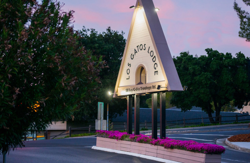 Exterior view of Los Gatos Lodge.