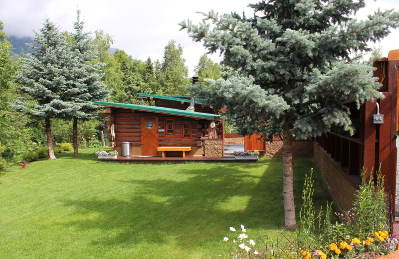 House exterior at Kenai River Drifter's Lodge.