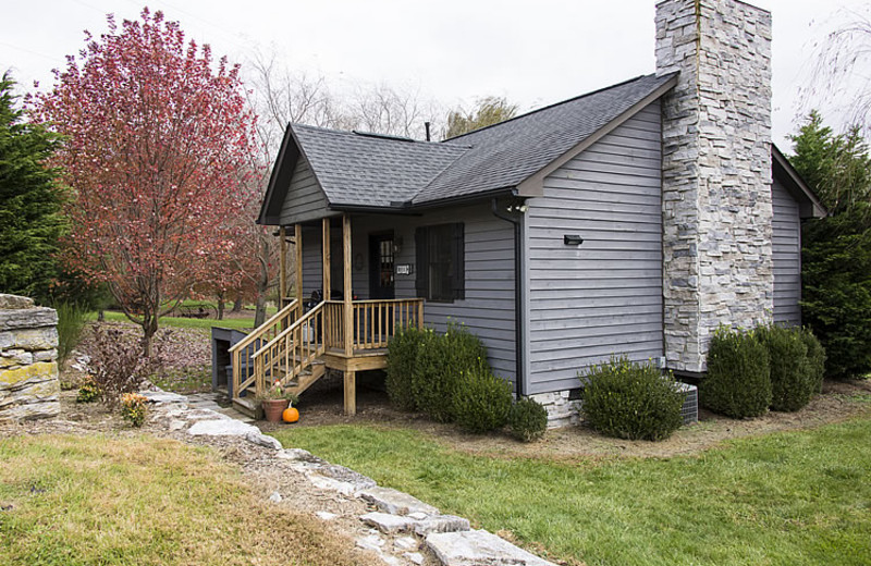 Cottage exterior at Steele's Tavern Manor B&B.