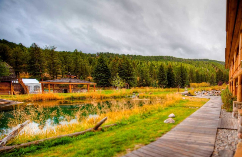 Exterior view of Rainbow Ranch Lodge.