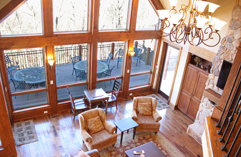 Retreat living room at Wintergreen Resort.