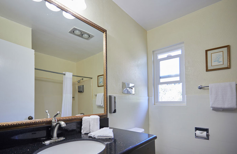 Guest bathroom at Inn by the Bay Monterey.