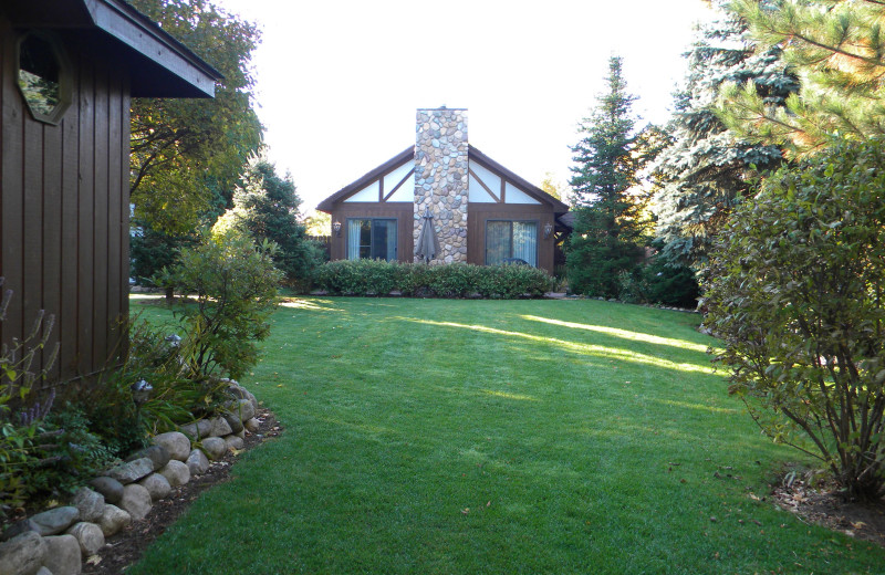 Exterior view of Sill's Lakeshore Resort - Hill House 2BR Cottage