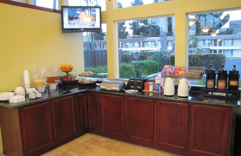 Breakfast at Vagabond Inn Santa Clara.