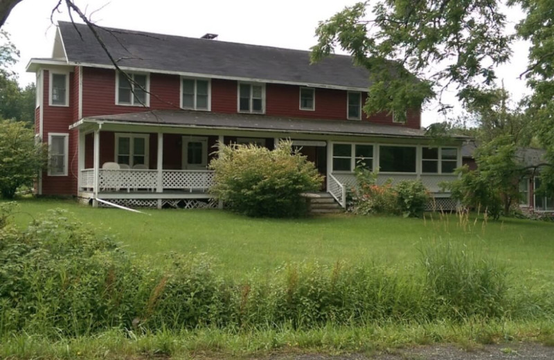 Exterior view of Red House Country Inn.