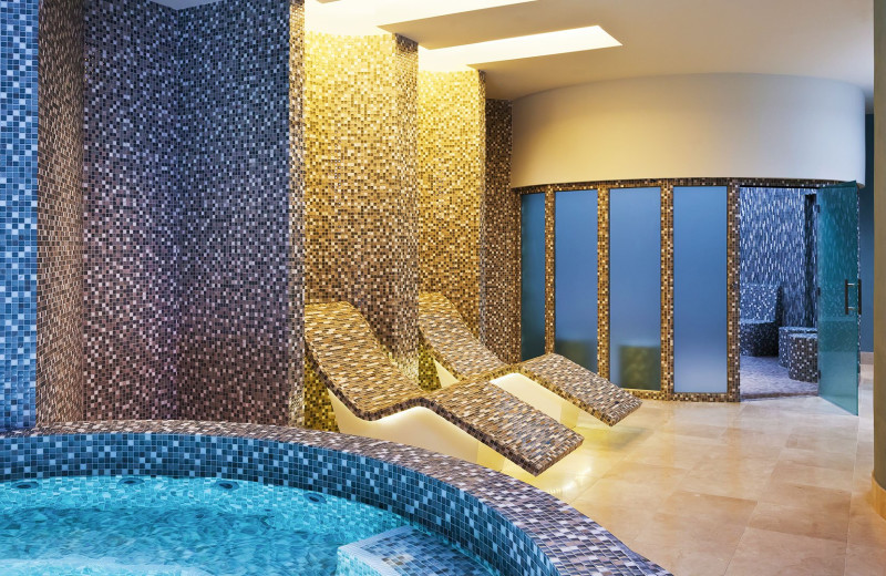 Spa hot tub and warm beds at Salamander Resort & Spa.