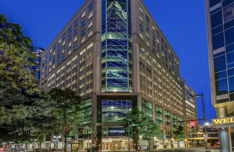 Exterior view of Courtyard Charlotte City Center.