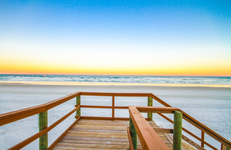 Beach at Beacher's Lodge Oceanfront Suites.