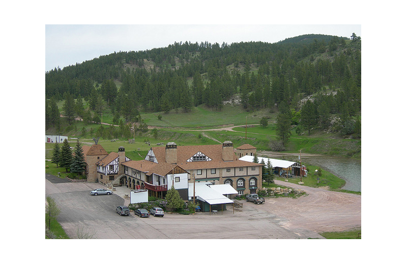 Exterior view of Flying V Cambria Inn.