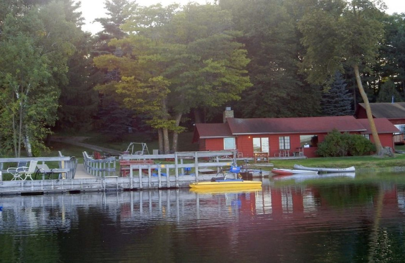 Exterior view of Five Lakes Resort.