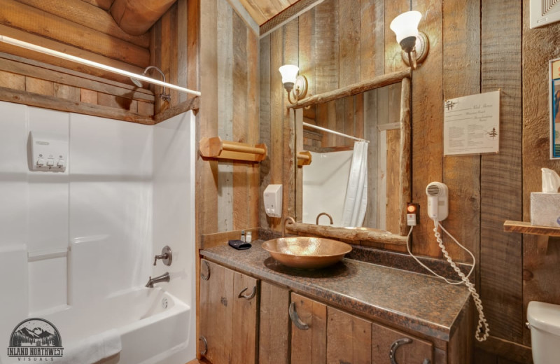 Old Post Cabin bathroom at Red Horse Mountain Ranch.