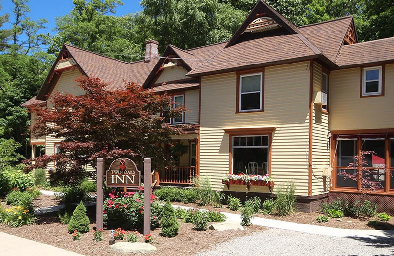 Exterior view of Twin Oaks Inn.