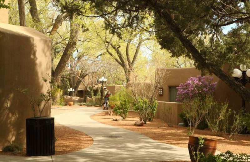 Exterior view of La Posada de Santa Fe Resort & Spa.