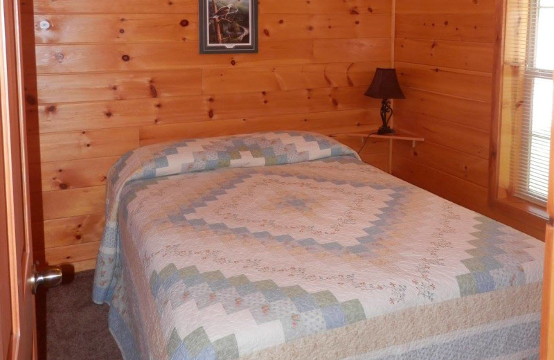 Cabin bedroom at American Pines Cabins.