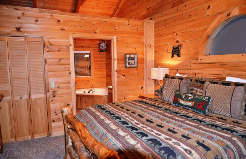 Ridgedale Vacation Rentals - Cabin - A Log Cabin in the Ozarks - RAL ...
