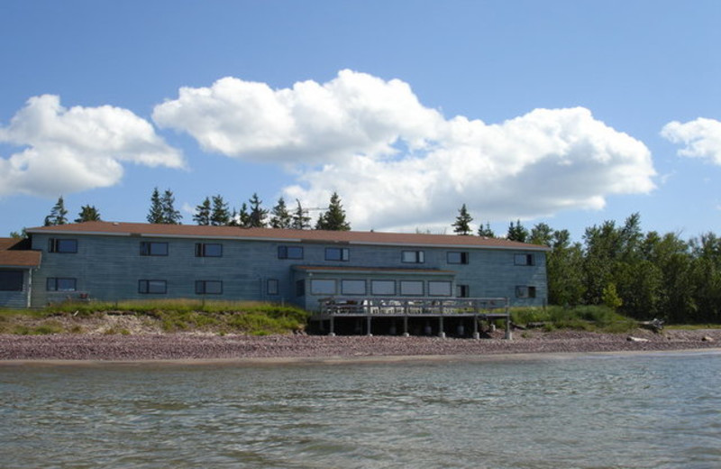 Exterior view of Eagle River Inn.