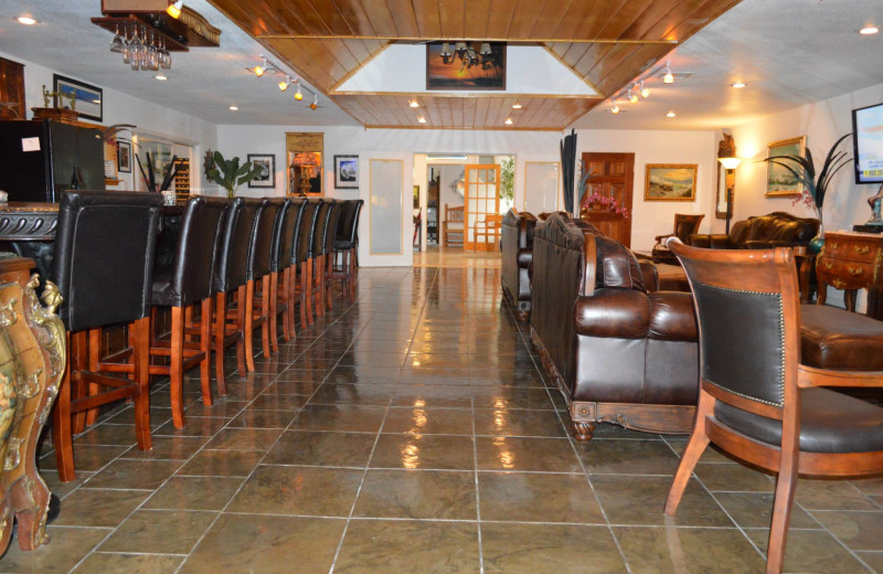 Bar at Echo Canyon Spa Resort.