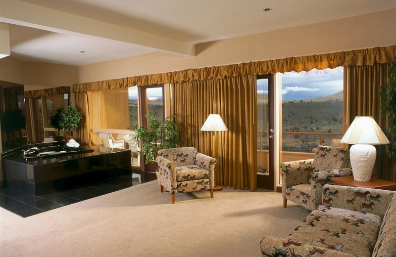 Guest suite at Kah-Nee-Ta Resort and Spa.
