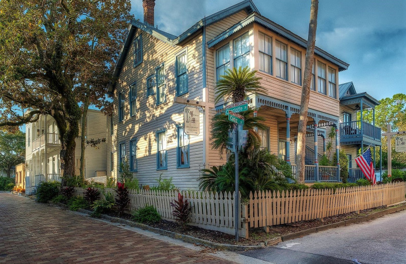 Exterior view of Victorian House Bed-Breakfast.