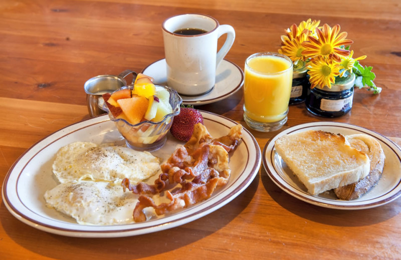 Breakfast at Big Horn Lodge.