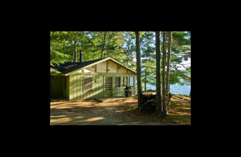 Cabin exterior at Broadwater Lodge.