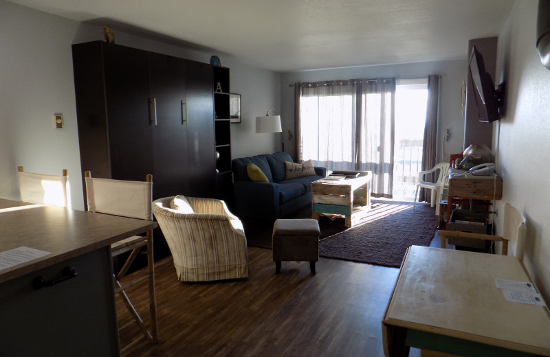 Guest room at Chautauqua Lodge.